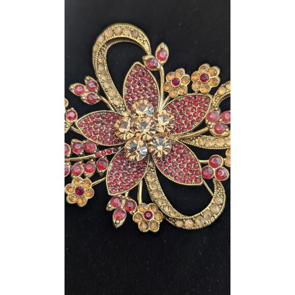 Avon 35th year Anniversary signed Brooch pin Gold Tone ruby red rhinestones 2006 - Picture 6 of 7